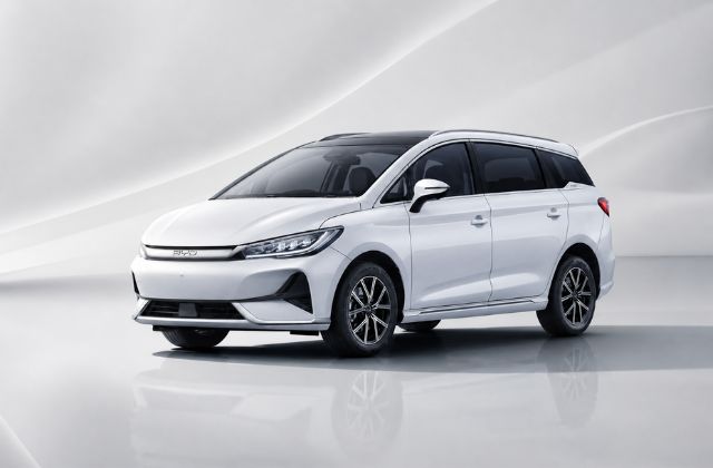 BYD eMAX 7